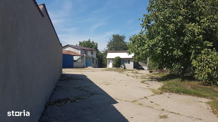 Spațiu comercial, de 414 mp, în Mărăcineni
