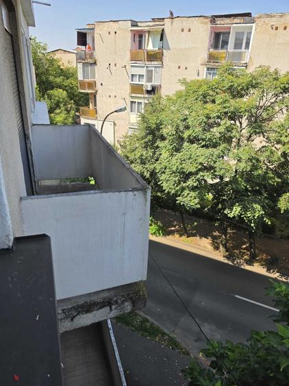 Apartament cu 3 camere decomandat în Micro 16