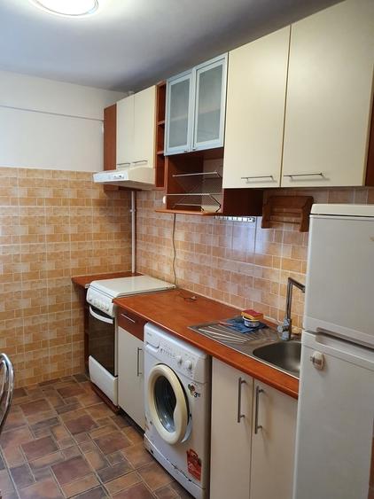 Apartament cu 2 camere decomandat în Titan