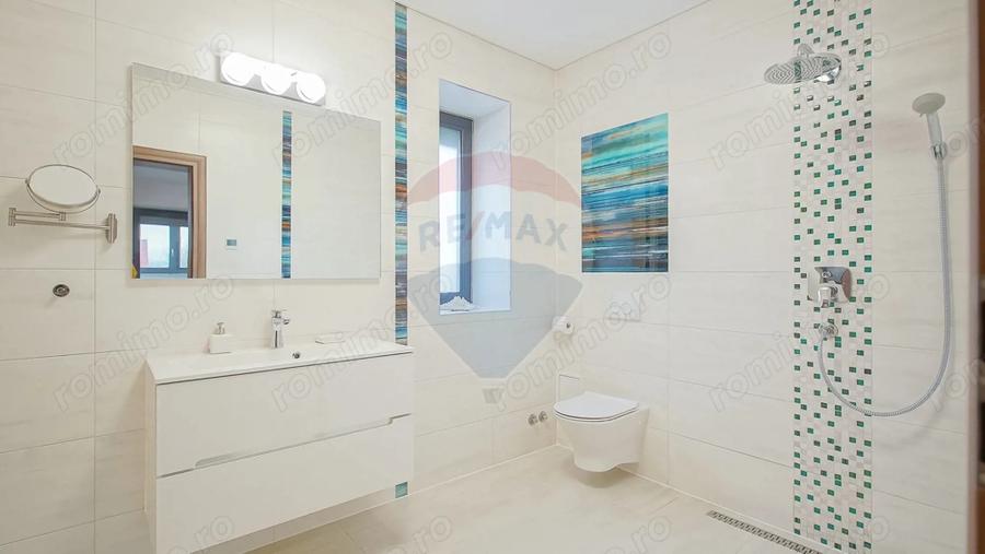 Casă cu 8 camere cu Teren 733 Mp în Bartolomeu
