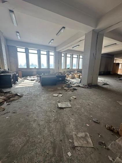 Spațiu comercial, de 1,000 mp, în Titan