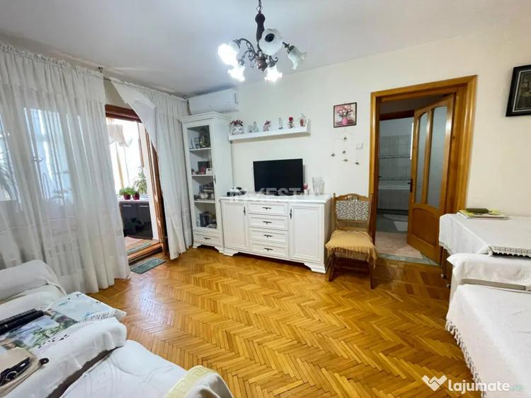 Apartament 3 camere-Podu Ros-Liceul Racovita-etaj 2 - 1