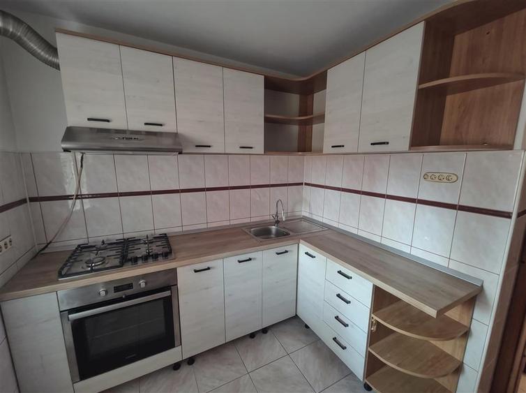 Apartament cu 3 camere decomandat, mobilat în Obcini