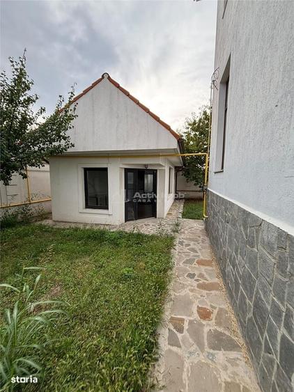 Casă cu 4 camere în Vânători