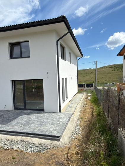 Casă individuală cu 5 camere cu Canalizare în Chinteni