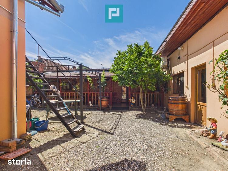 Casă cu 6 camere cu Teren 468 Mp în Central