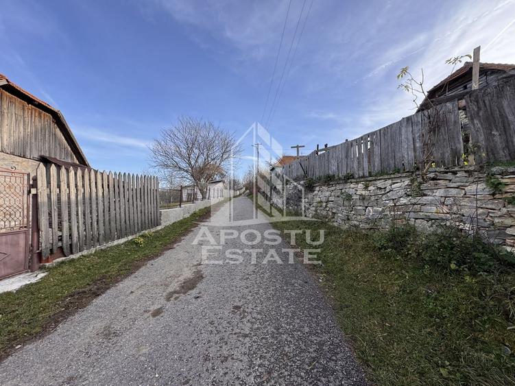 Casă individuală cu 4 camere cu Canalizare în Feregi