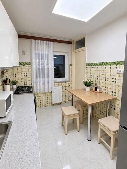 Apartament cu 3 camere semidecomandat în Progresul
