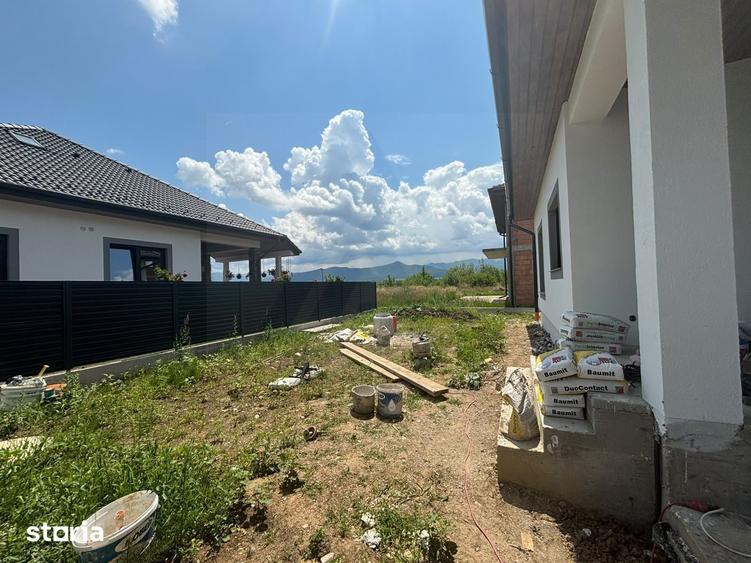 Casă cu 4 camere cu Teren 430 Mp în Cristian