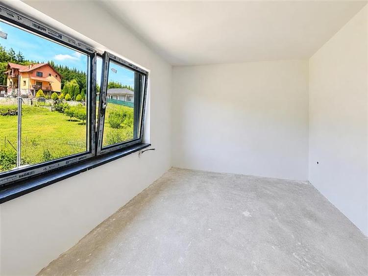 Casă cu 4 camere cu Teren 327 Mp în Sântana de Mureș