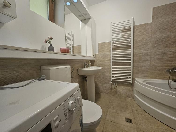 Casă individuală cu 4 camere cu Canalizare în Sud