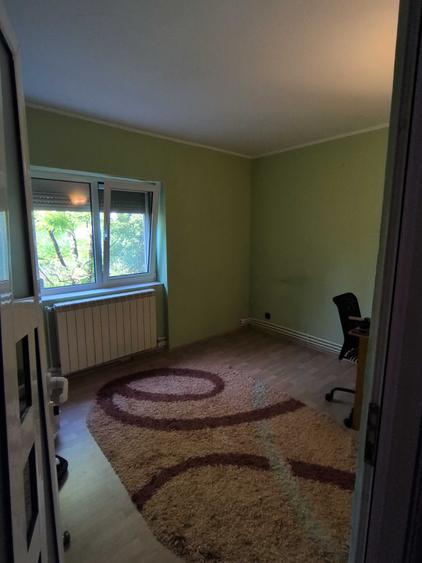 Apartament cu 3 camere decomandat în Exterior Vest