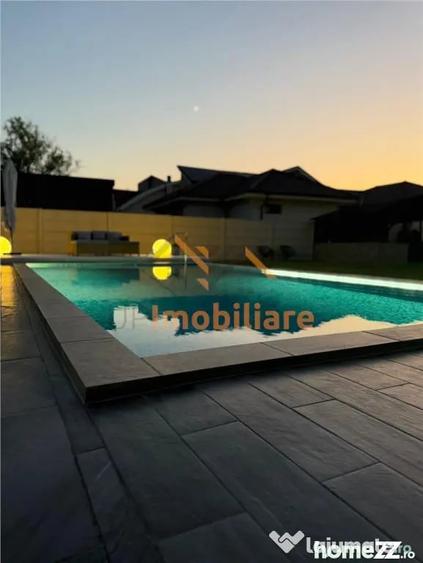 Casă cu 6 camere cu Piscina în Sânmartin