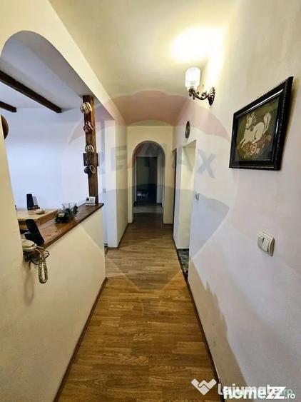 Apartament cu 3 camere decomandat în Calea București