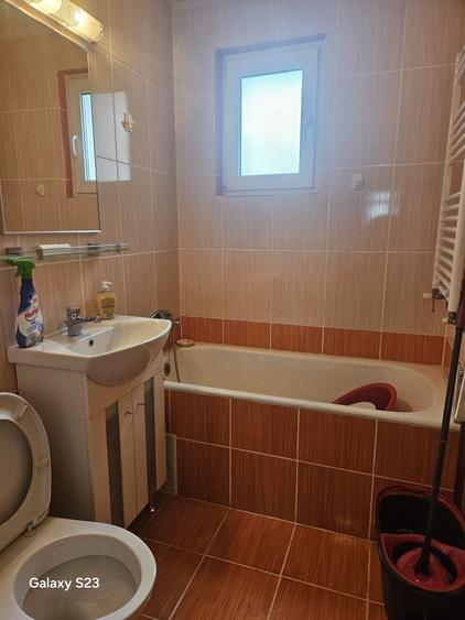 Apartament cu 3 camere decomandat în Exterior Vest