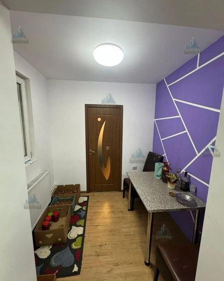 Casă individuală cu 6 camere cu Canalizare în Nord-Vest