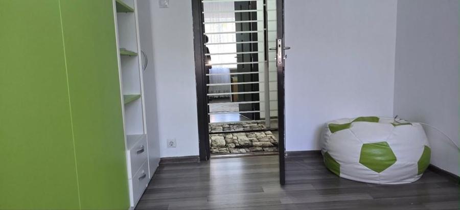 Apartament cu 3 camere decomandat în Micro 3