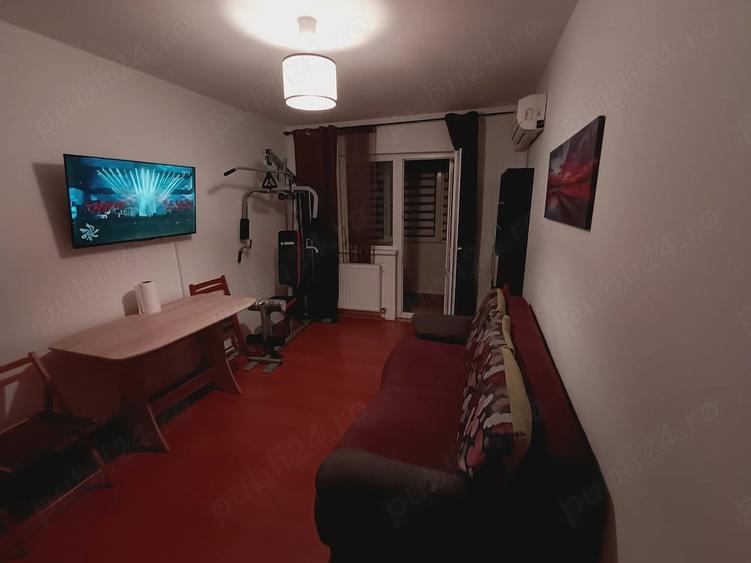Apartament cu 3 camere semidecomandat în Nord