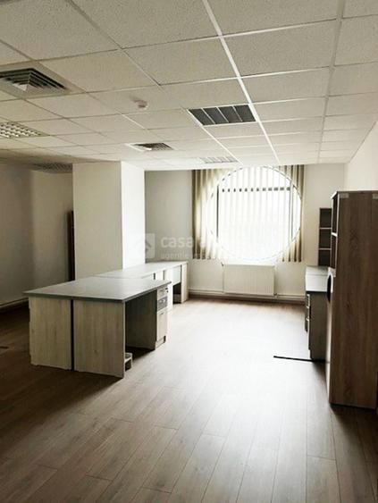 Birou, de 908 mp, în Podu Roș