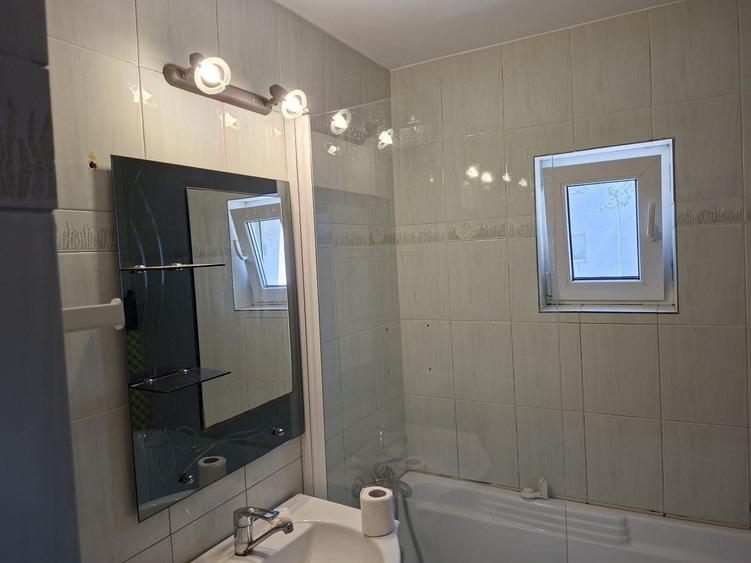 Apartament cu 3 camere decomandat în Racova