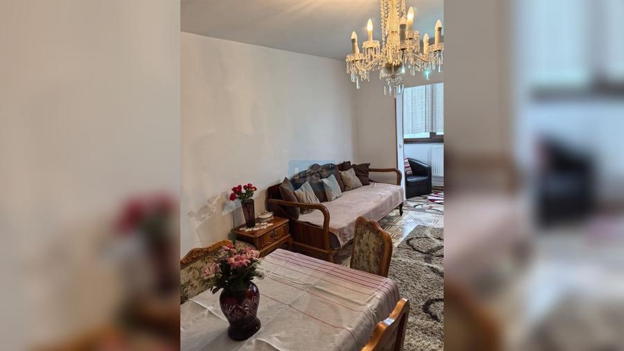 Apartament cu 4 camere decomandat, mobilat în Central