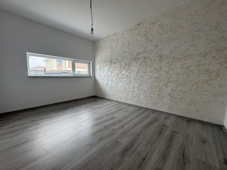 Duplex cu 3 camere cu Canalizare în Moșnița Veche