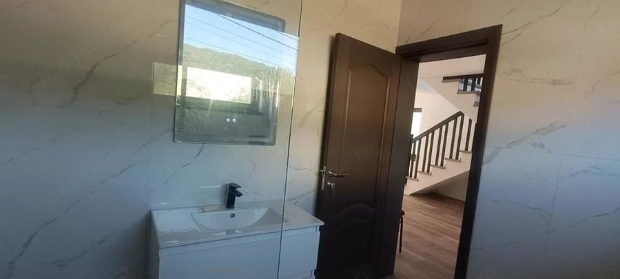 Casă cu 4 camere cu Teren 484 Mp în Valea Ursului