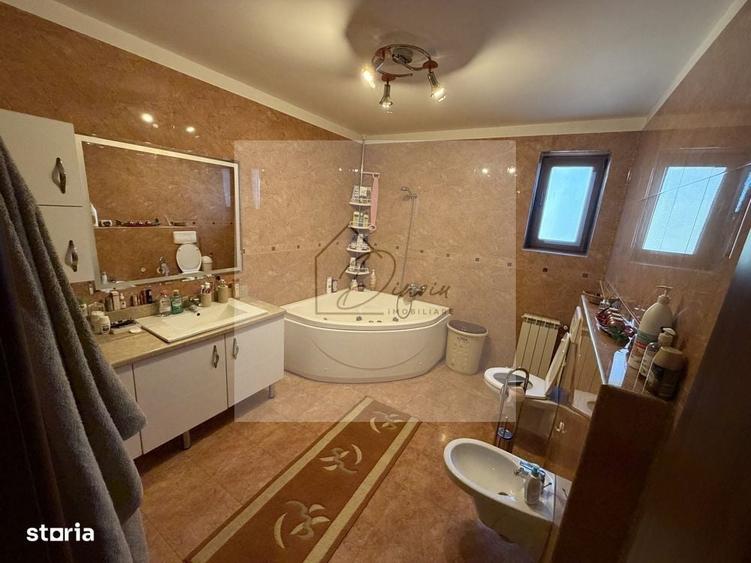 Casă cu 4 camere cu Teren 400 Mp în Central