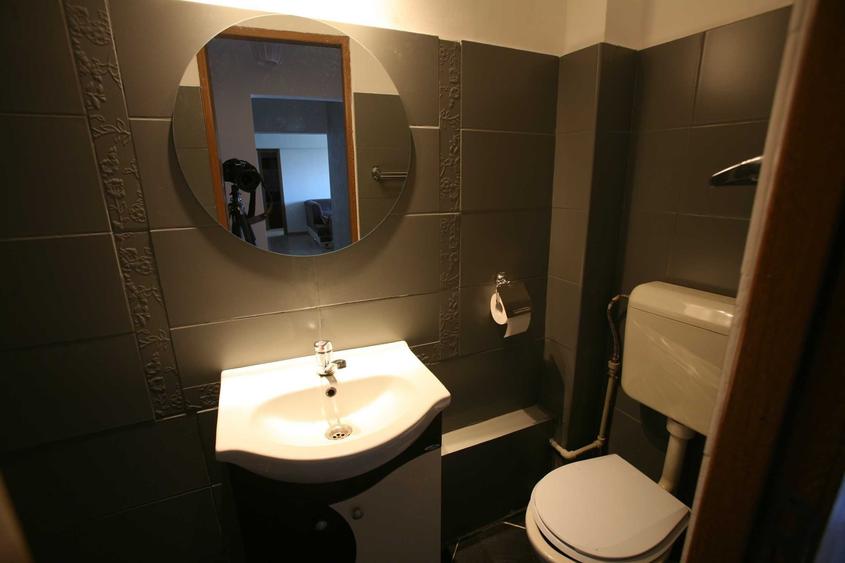 Apartament cu 3 camere semidecomandat în Muncii