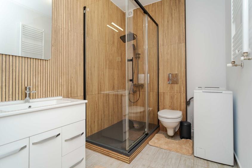 Apartament cu 3 camere semidecomandat, mobilat în Copou