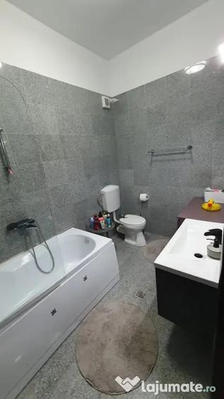 Apartament cu 3 camere decomandat în Vest