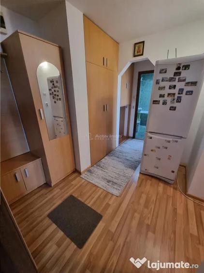 Apartament cu 2 camere decomandat în 1 Mai