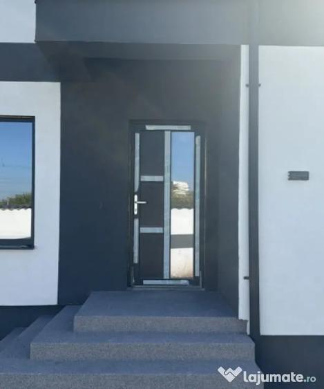 Casă cu 4 camere cu Teren 300 Mp în Malu Mare