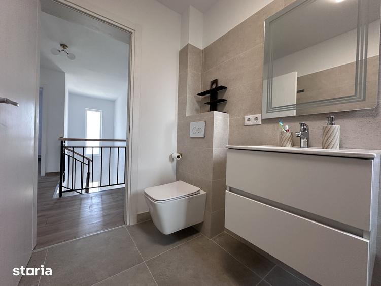 Casă cu 4 camere cu Teren 300 Mp în Ulmi