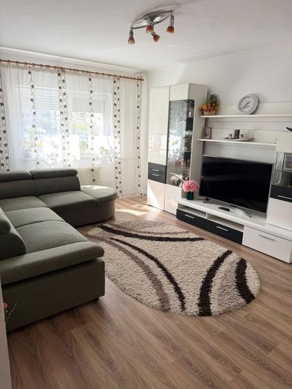 Apartament cu 3 camere decomandat în Iosia