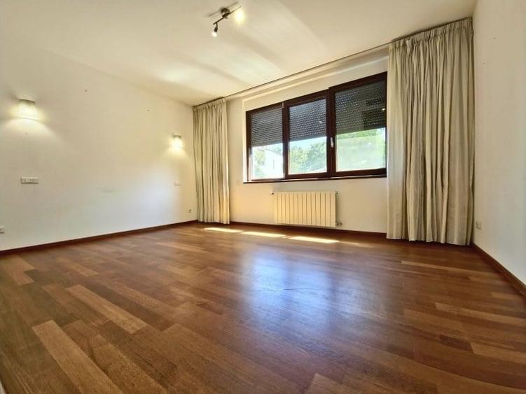 Apartament cu 5 camere în Aviatorilor