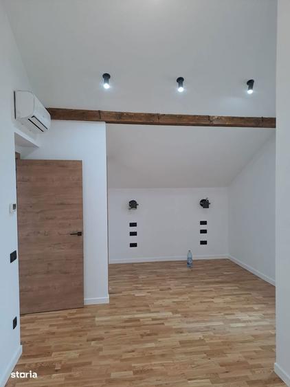 Casă cu 8 camere cu Teren 777 Mp în Șag