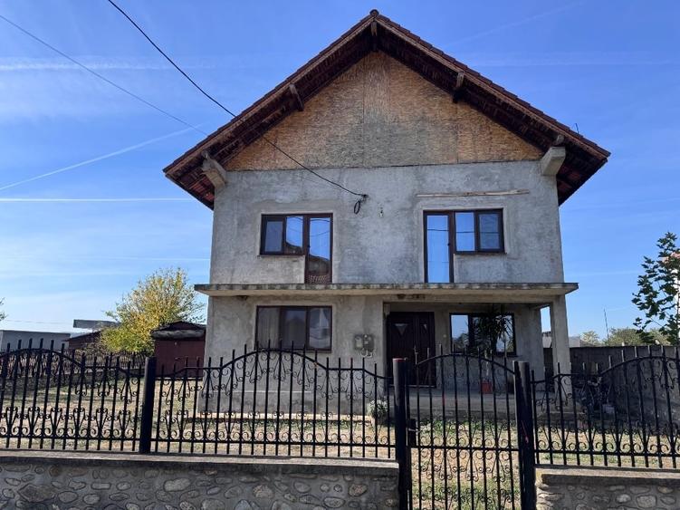 Casă individuală cu 5 camere cu Teren 2000 Mp în Câlnic