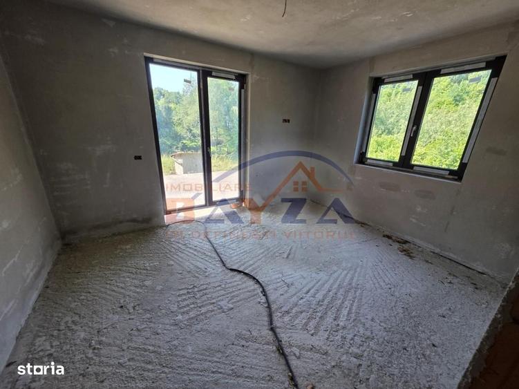 Casă cu 4 camere în Cărbunari