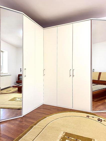 Apartament cu 3 camere decomandat în P-ța Unirii