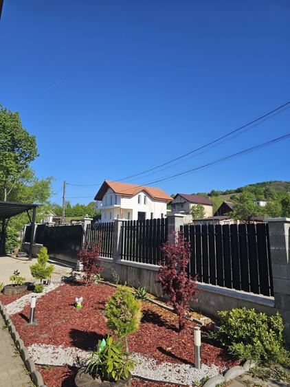 Casă cu 4 camere în Tăuții de Sus