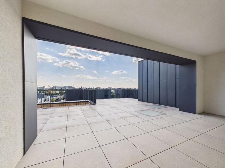 Apartament cu 4 camere semidecomandat în Central