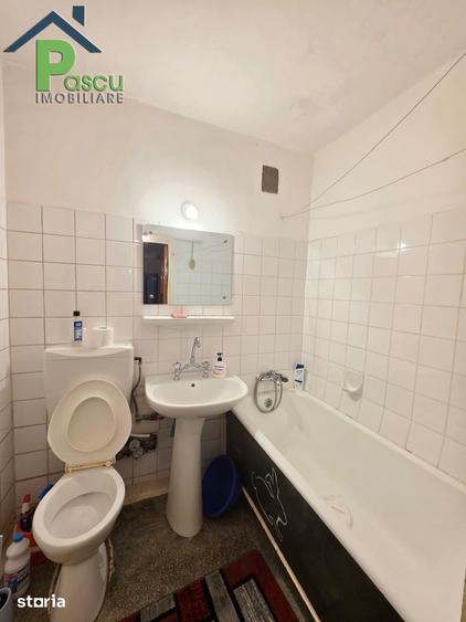 Apartament cu 3 camere semidecomandat în Giurgiului