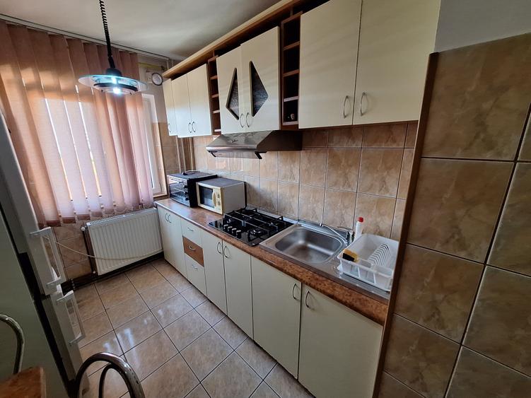 Apartament cu 2 camere semidecomandat în Torontalului