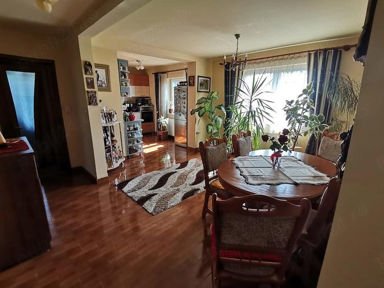 Apartament cu 4 camere decomandat în Central