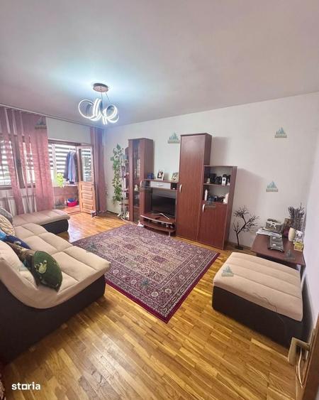 Apartament cu 3 camere decomandat în Uiești