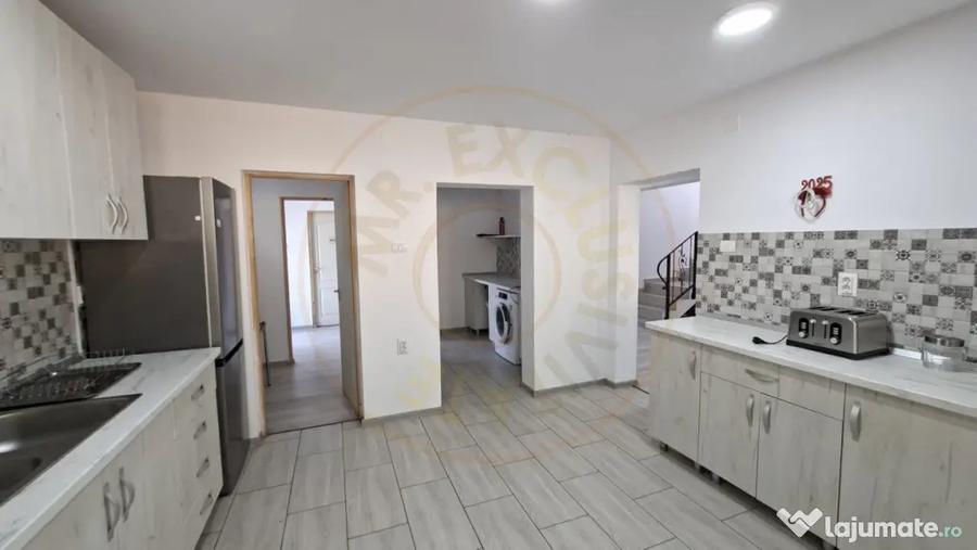 Casă cu 7 camere cu Teren 1200 Mp în Budeasa