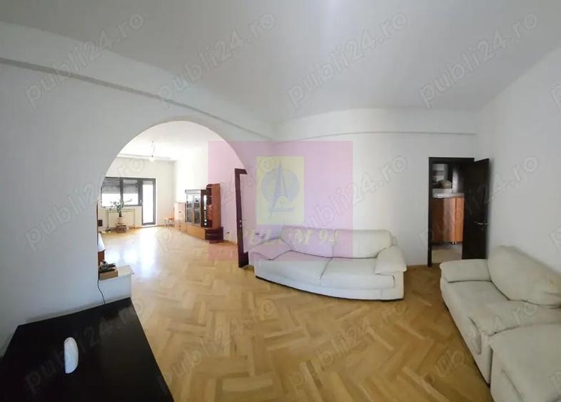 Apartament cu 4 camere semidecomandat, mobilat în Moșilor