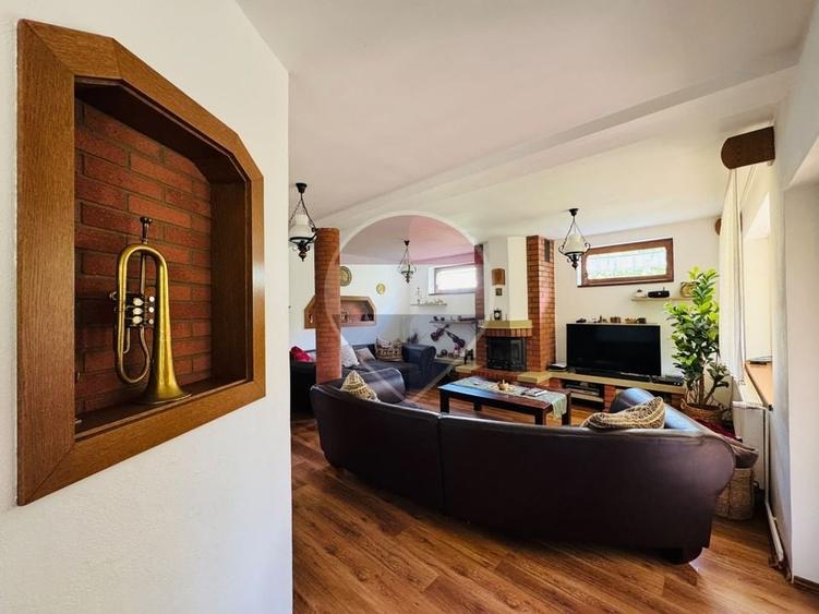 Casă individuală cu 5 camere cu Teren 1112 Mp în Satulung