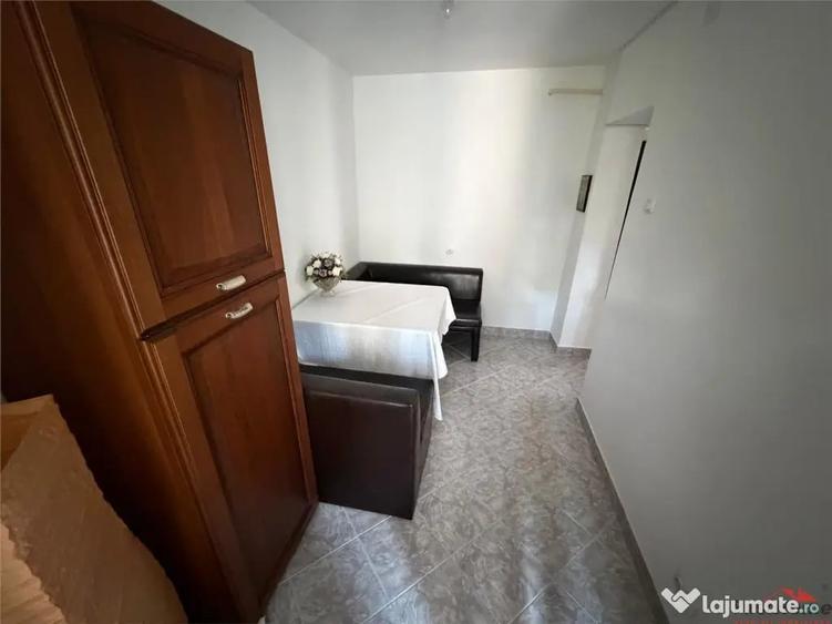 Apartament cu 3 camere decomandat în Sud